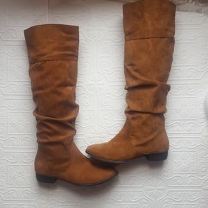 Suede boots